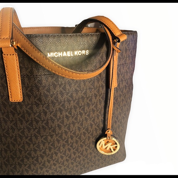 GUC Michael Kors, Signature Print Logo, Leather Tote - Picture 10 of 16